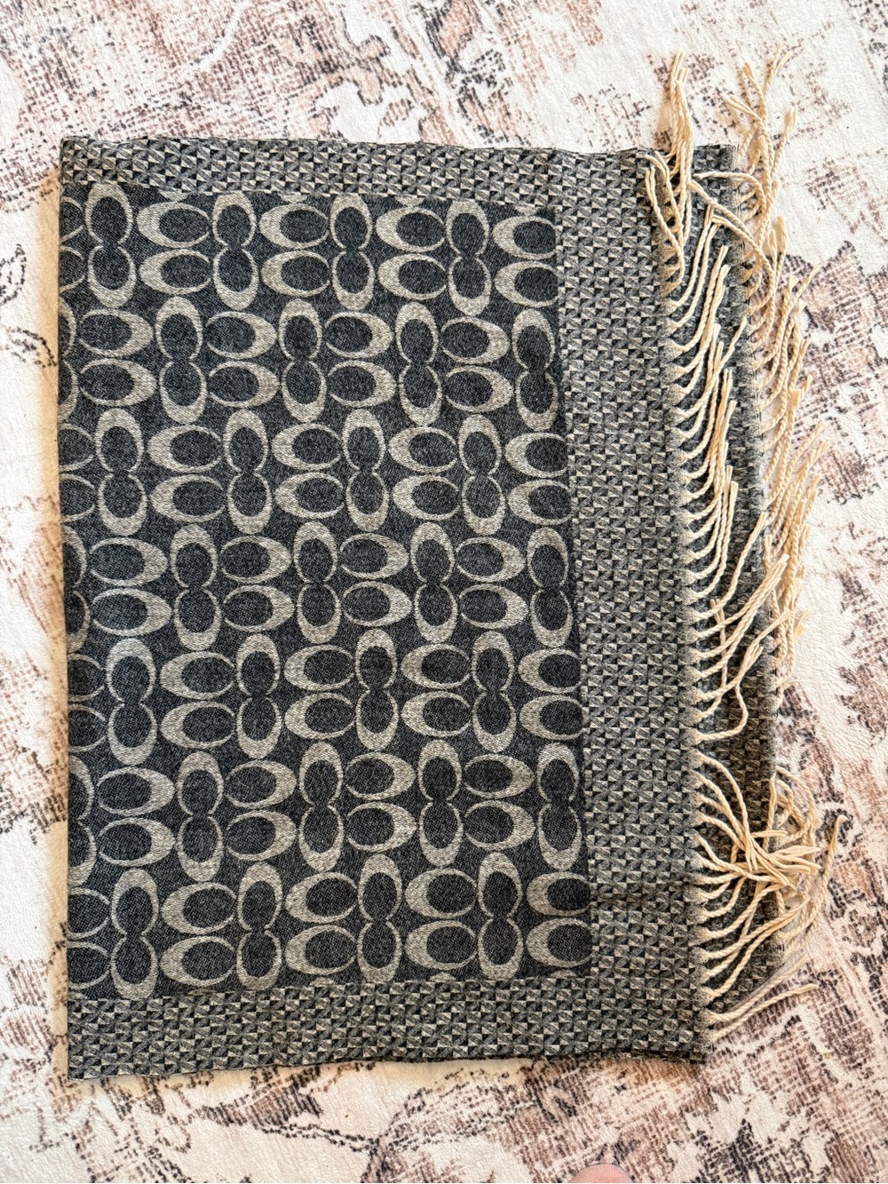 Coach monogram, scarf